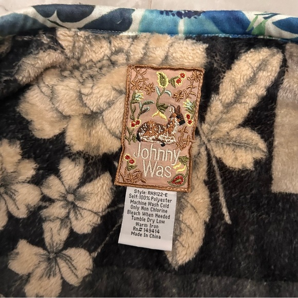 💕 JOHNNY WAS WILLA TRAVEL BLANKET Floral dotted pattern and flourishing blooms - Picture 10 of 10